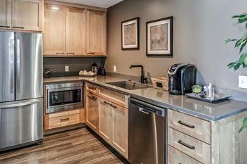 Refrigerator with ice maker